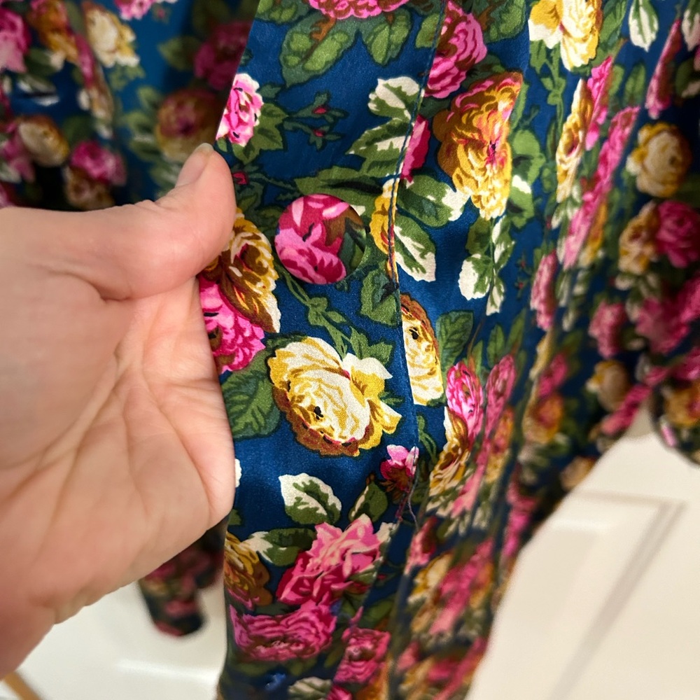 Victoria’s Secret Gold Label Robe Silk Floral No Belt Button Pockets One Size - Picture 5 of 8